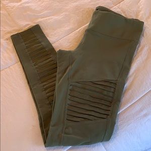 Alo Yoga Moto Leggings